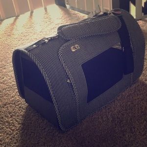 Pinstriped small pet carrier new w/tags🐶❤️